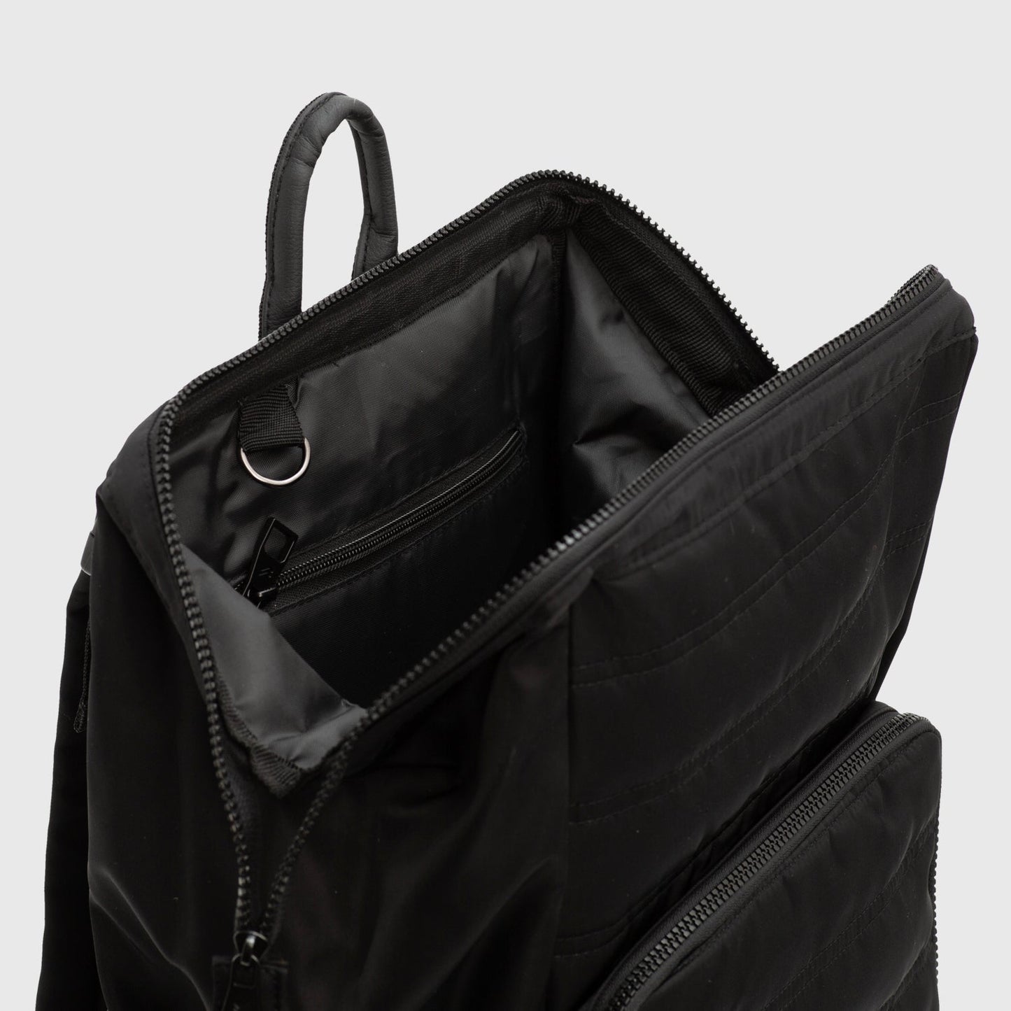 MOCHILA MOM MATTE BLACK VELVET REGULAR RPET